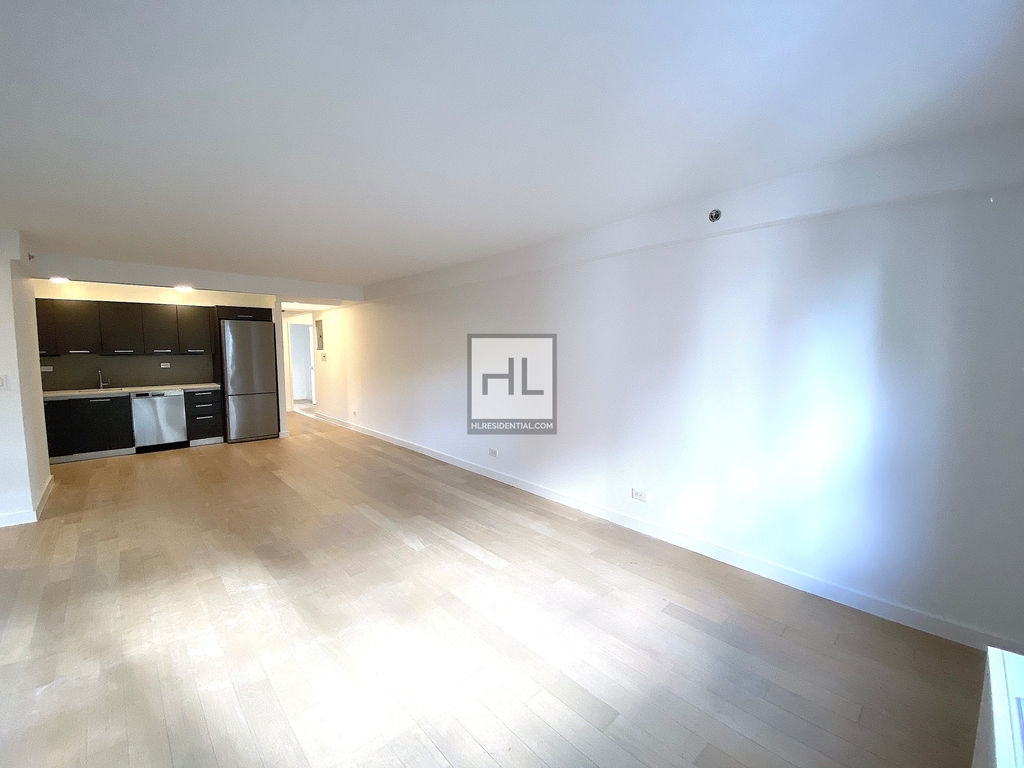 East 39th Street - Photo 0