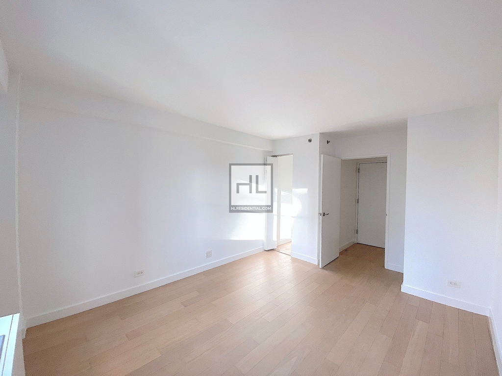 East 39th Street - Photo 5