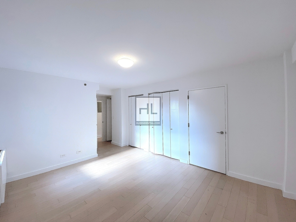 East 39th Street - Photo 3