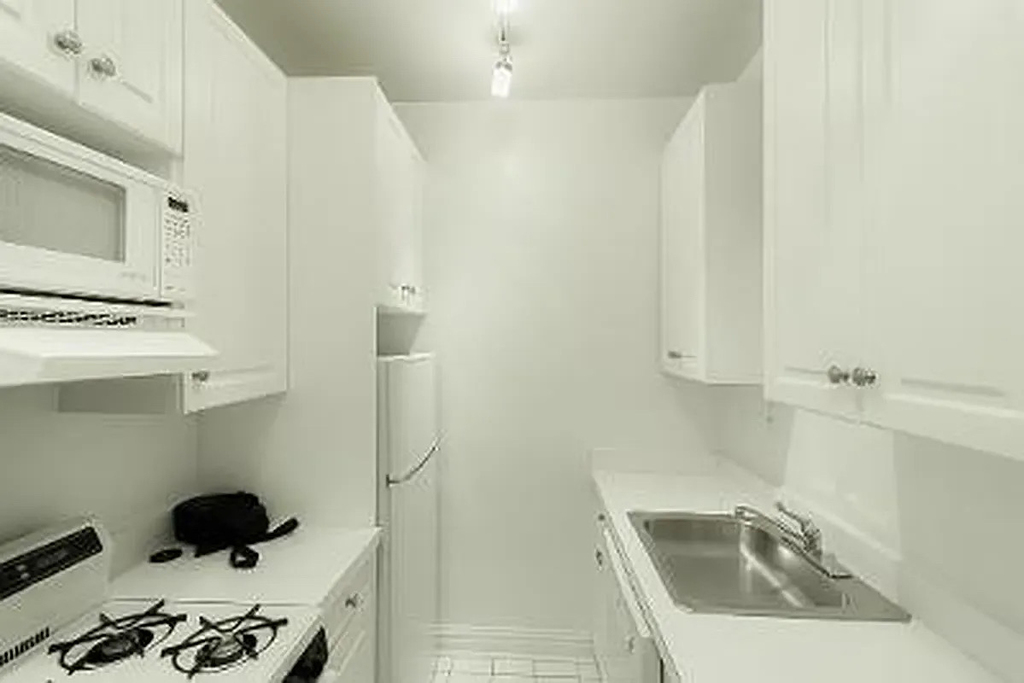 83rd Street/3rd Avenue - Photo 2