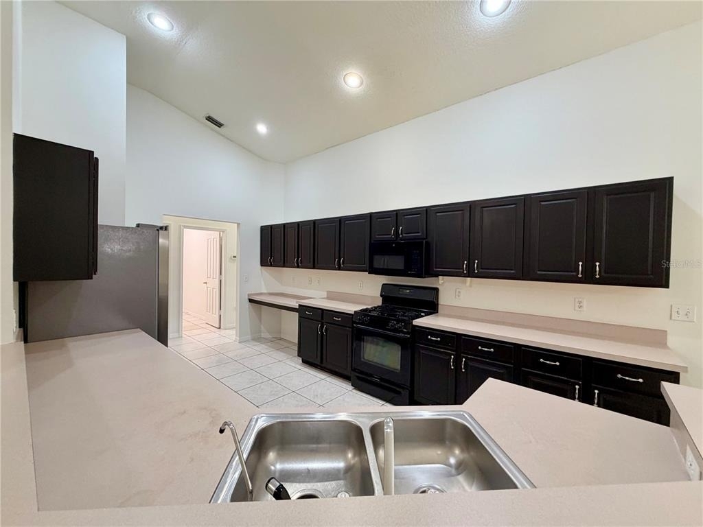 9427 Hunters Pond Drive - Photo 3