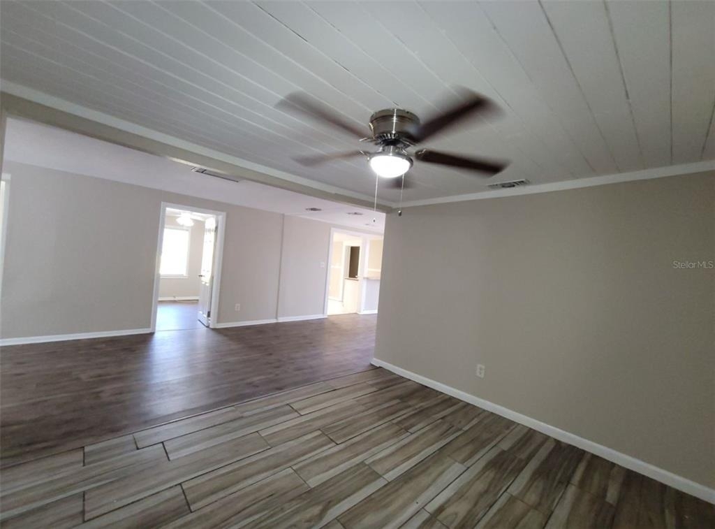 1504 E 99th Avenue - Photo 2