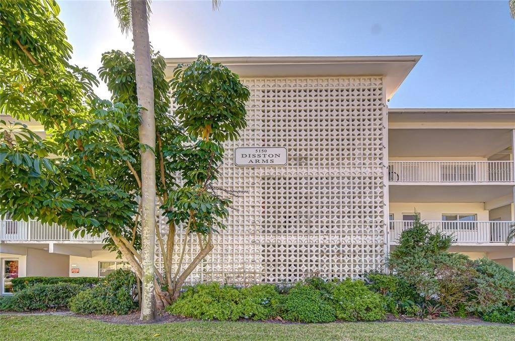 5150 10th Avenue N - Photo 1