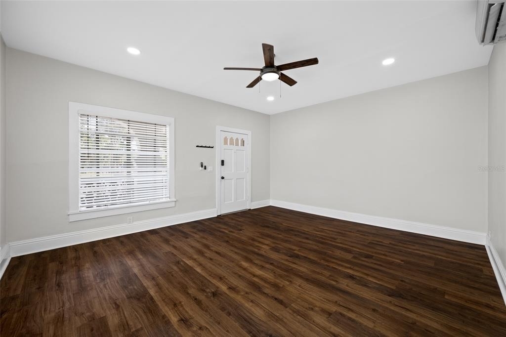 1700 Park Street N - Photo 3