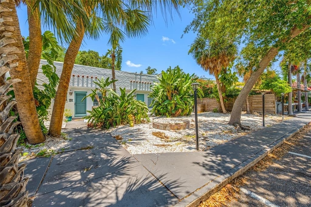 1700 Park Street N - Photo 1