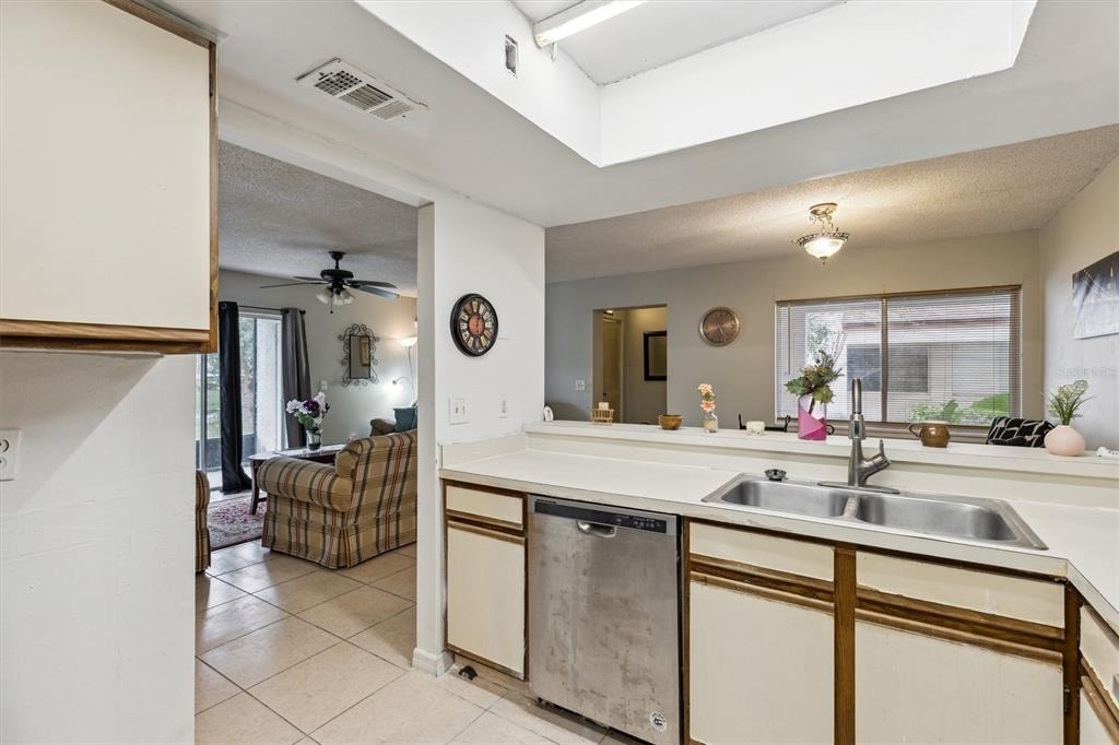 2554 Lakeway Branch Drive - Photo 3