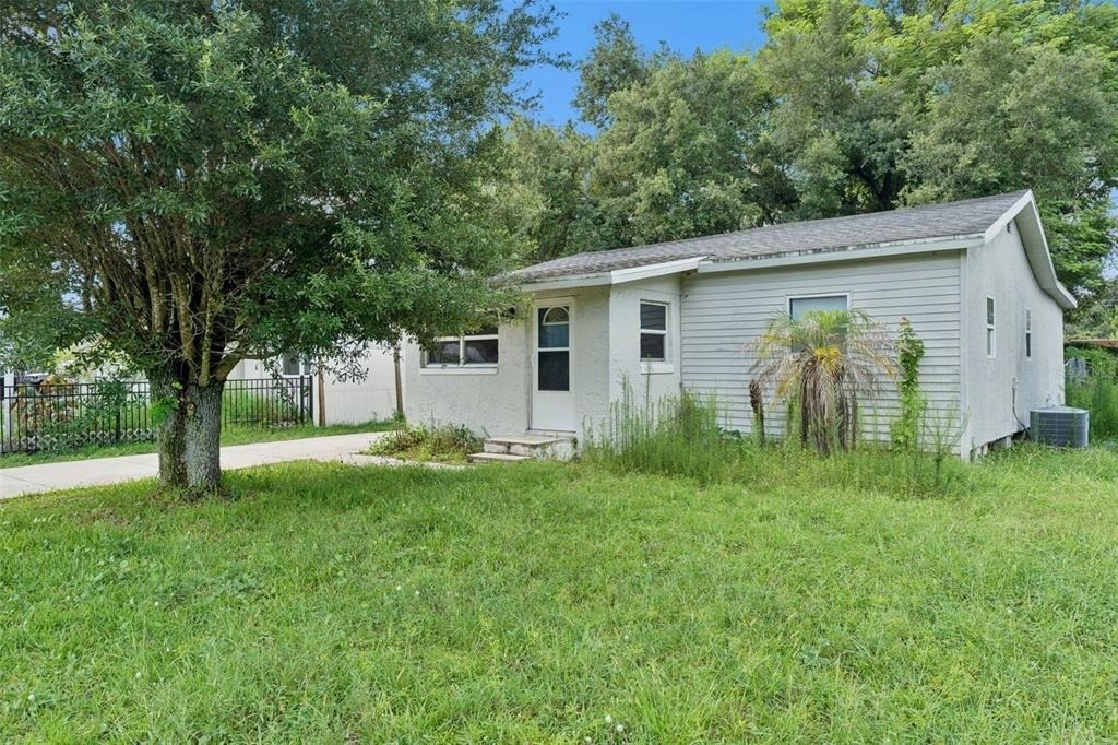 5000 Huppel Avenue - Photo 0