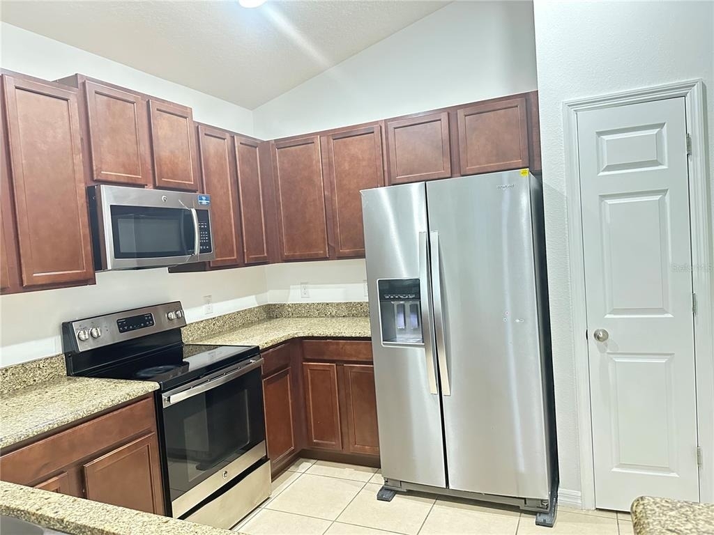 477 Kestrel Drive - Photo 4