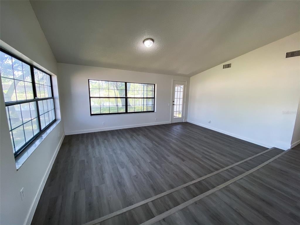 28046 Lois Drive - Photo 3