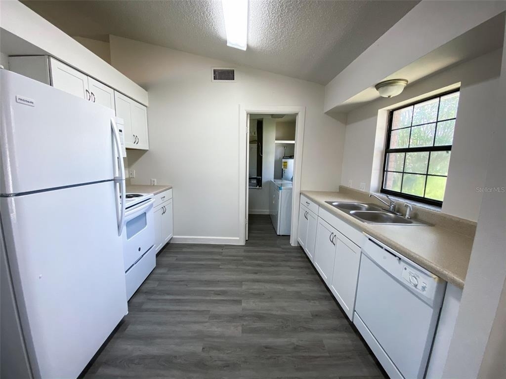 28046 Lois Drive - Photo 5