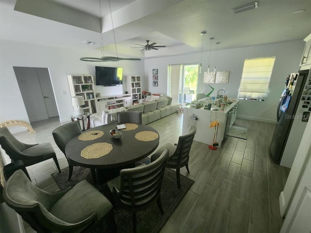 1405 Unice Avenue N - Photo 2