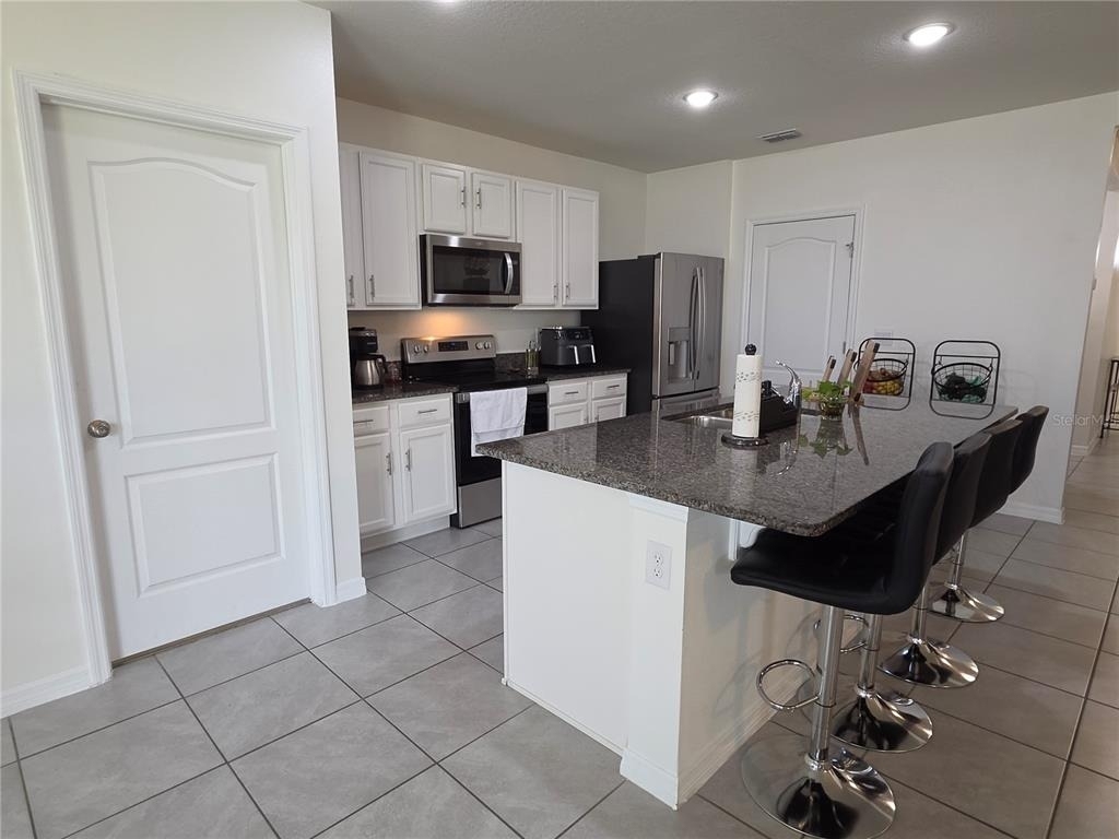 611 Grove Street - Photo 3
