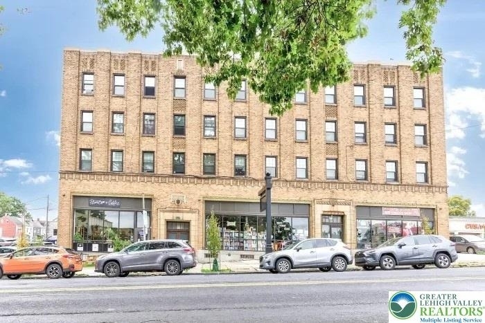1458 Northampton Street - Photo 0