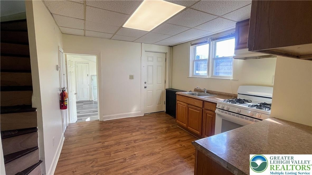 1224 Lehigh Street - Photo 2