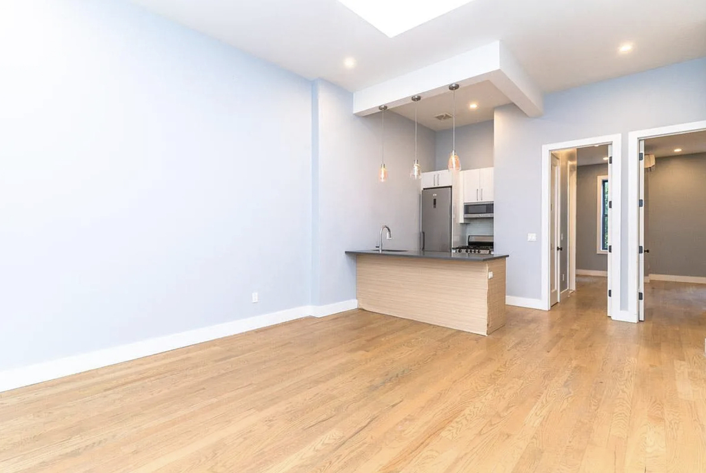 992 Broadway - Photo 1