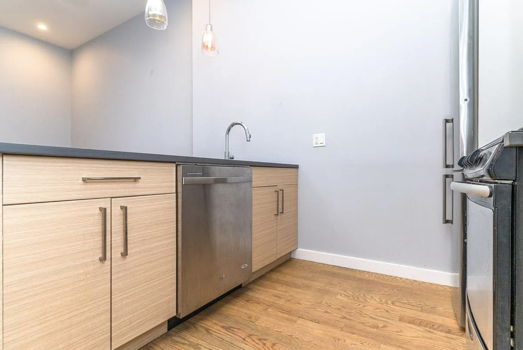 992 Broadway - Photo 5