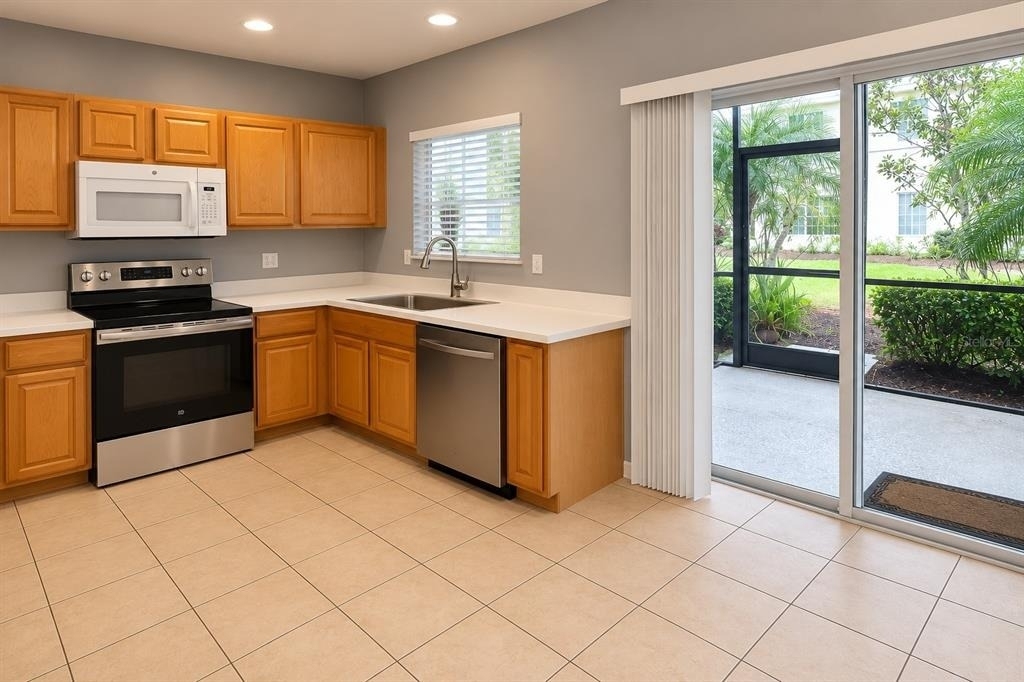 215 Cape Harbour Loop - Photo 0