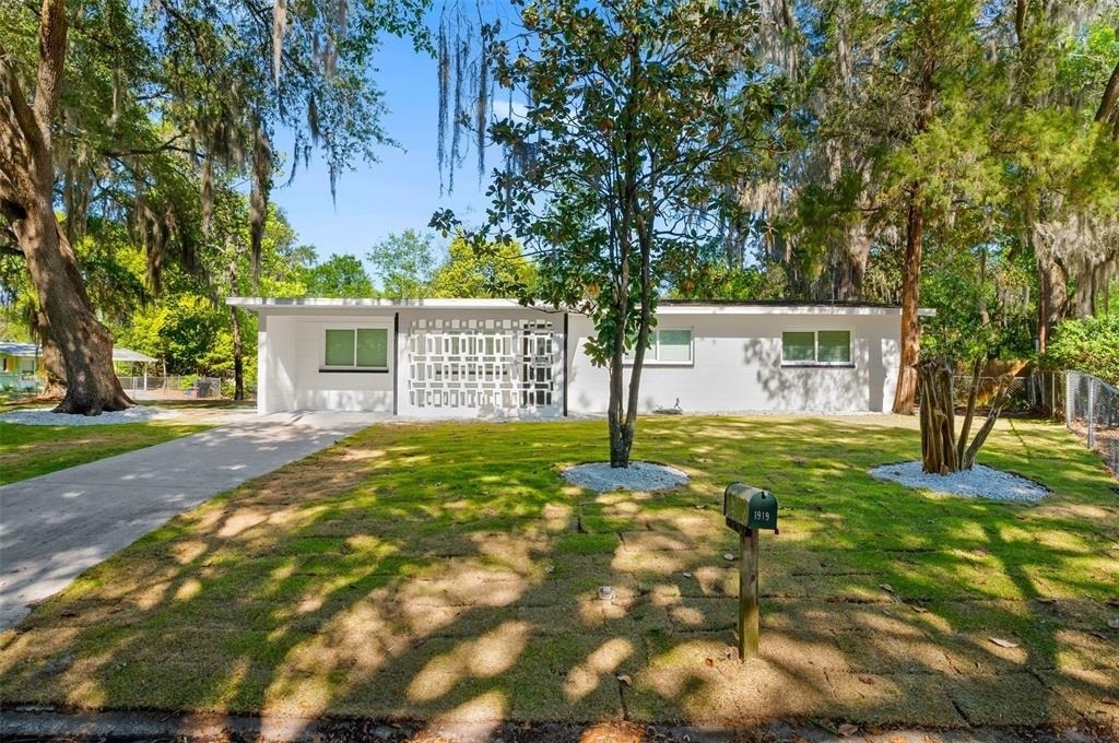 1919 Ne 17th Drive - Photo 1