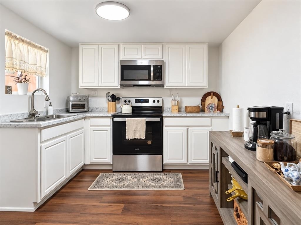 2425 Se 10th Avenue - Photo 1