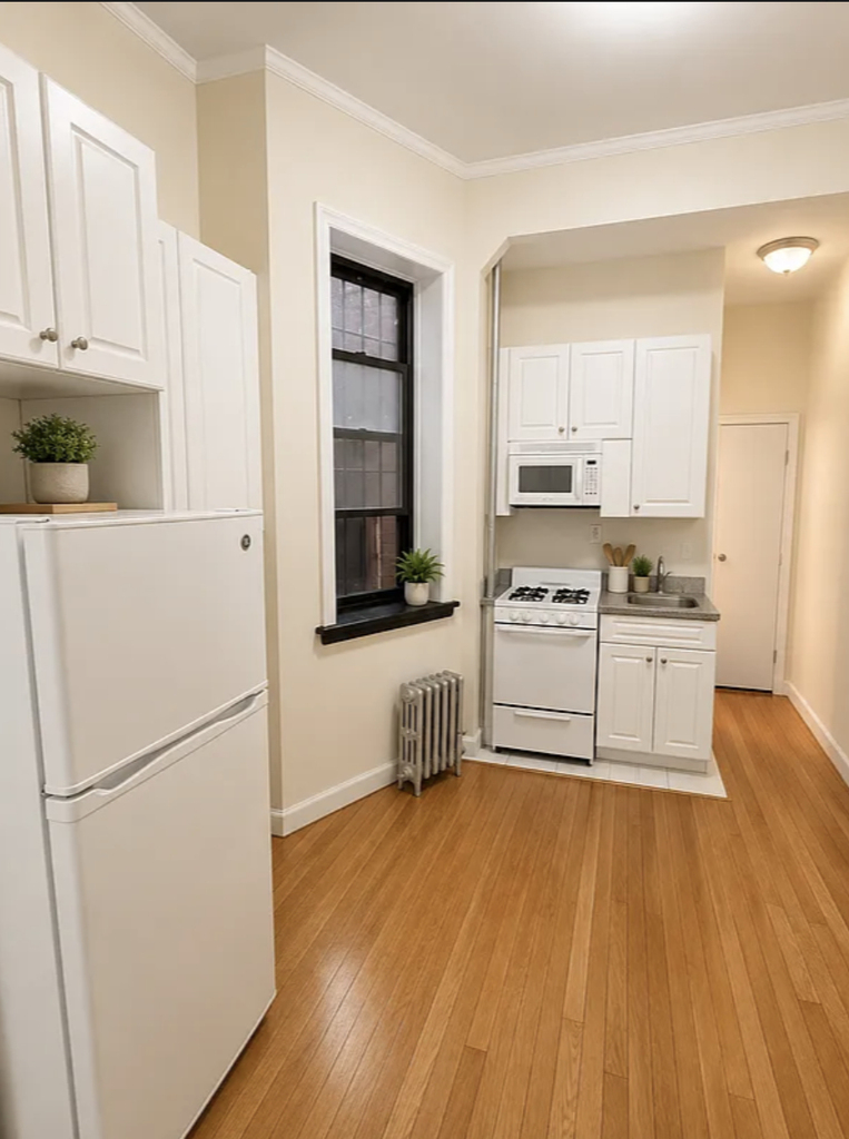  East 38th Street - Photo 2