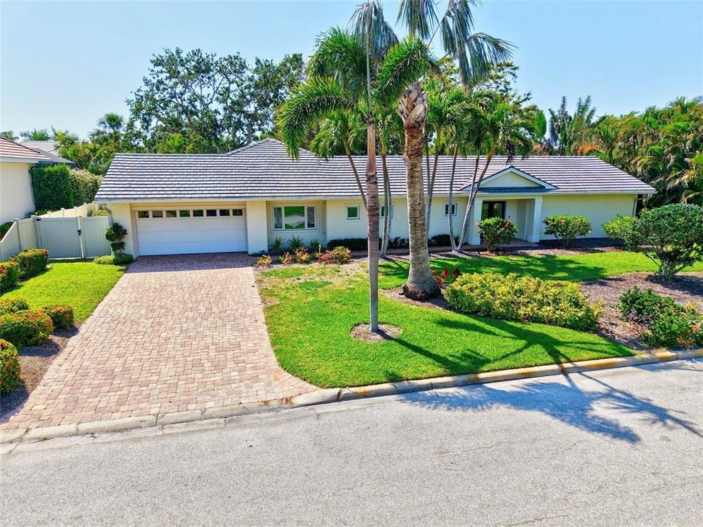 606 Owl Way - Photo 0