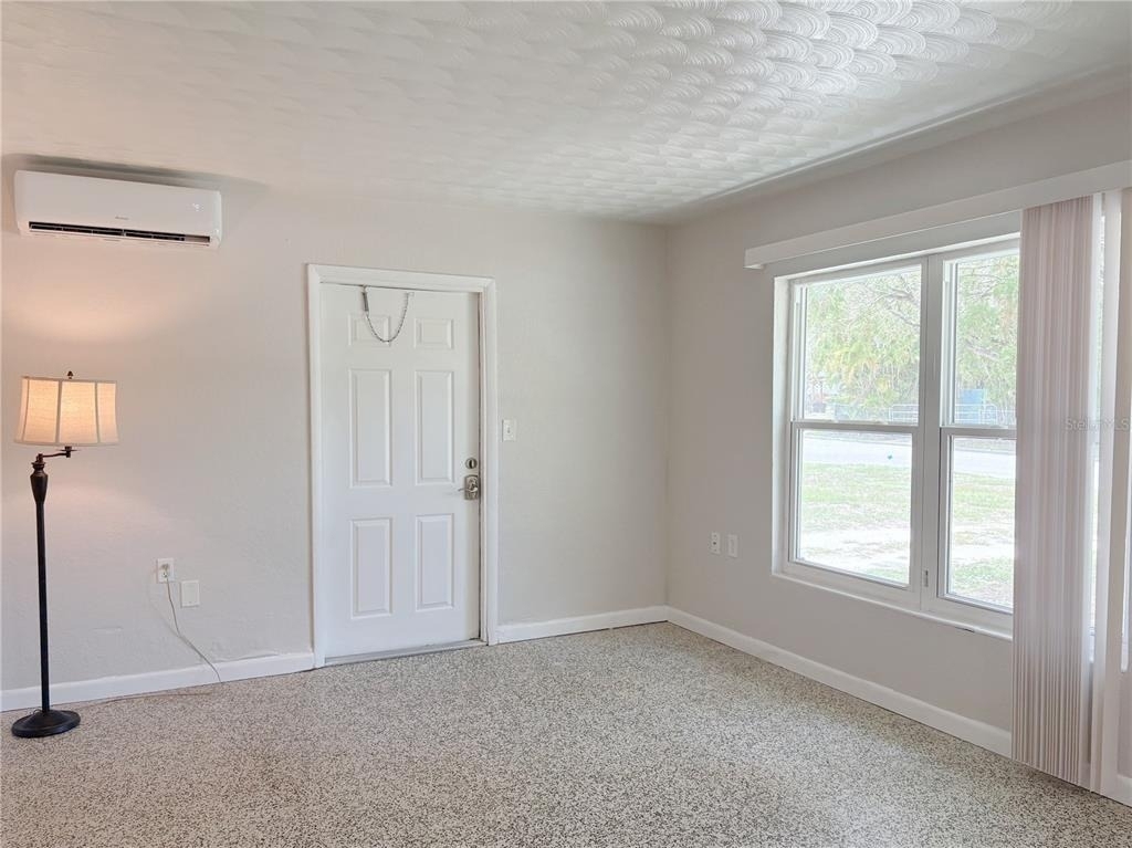 219 21st Street E - Photo 6