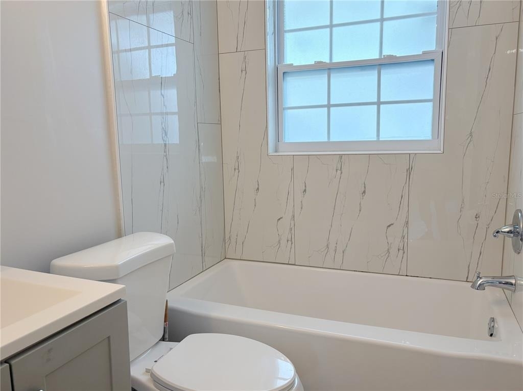 219 21st Street E - Photo 10