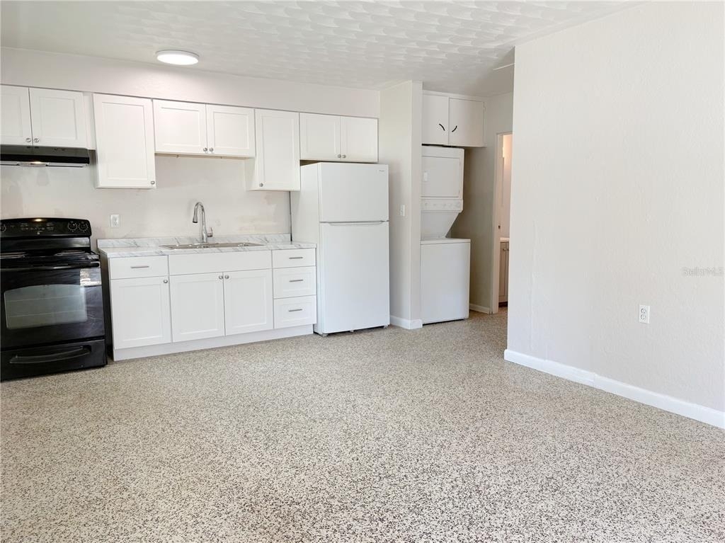 219 21st Street E - Photo 3