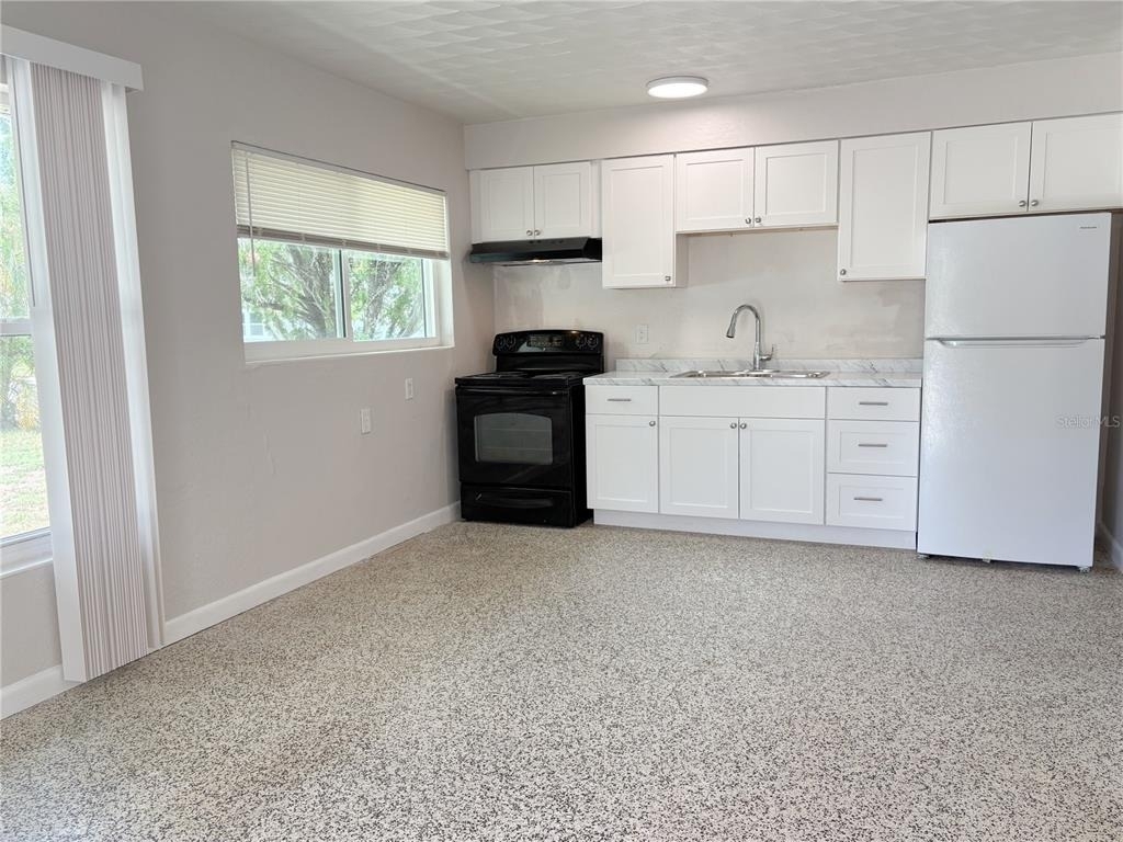 219 21st Street E - Photo 4