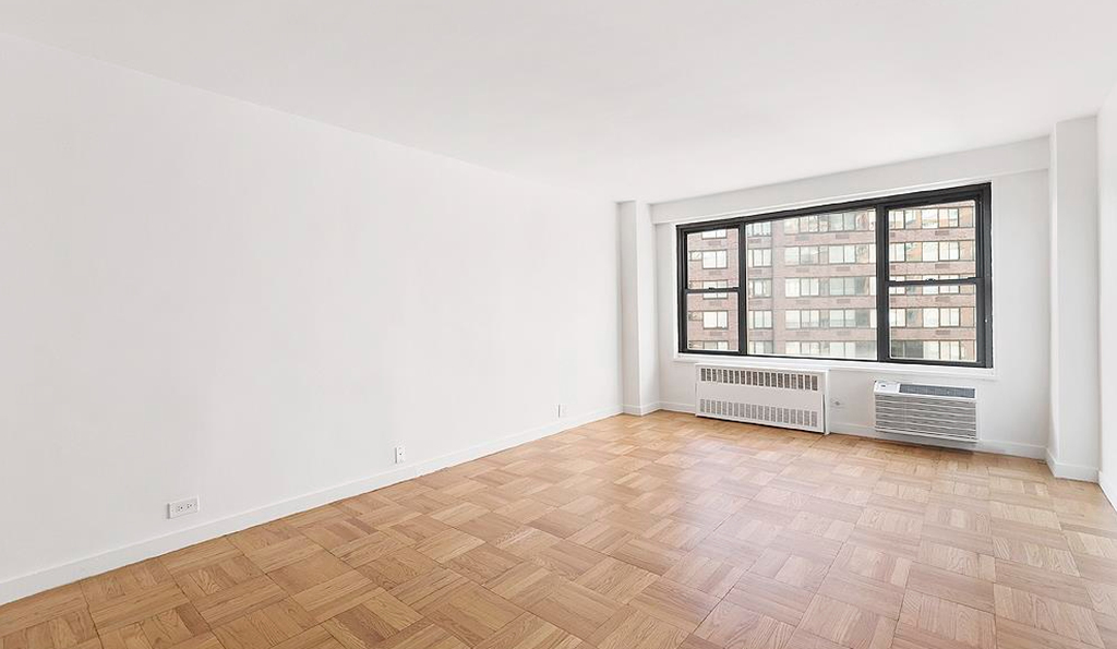 3rd Ave - Photo 4