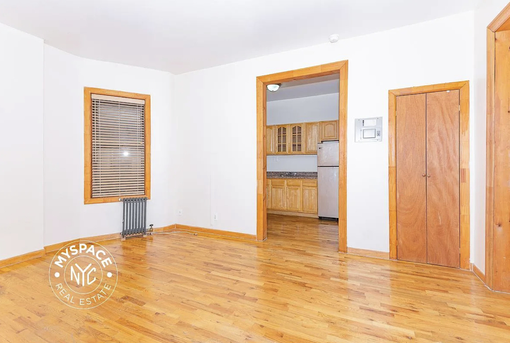 126 Graham Avenue - Photo 1