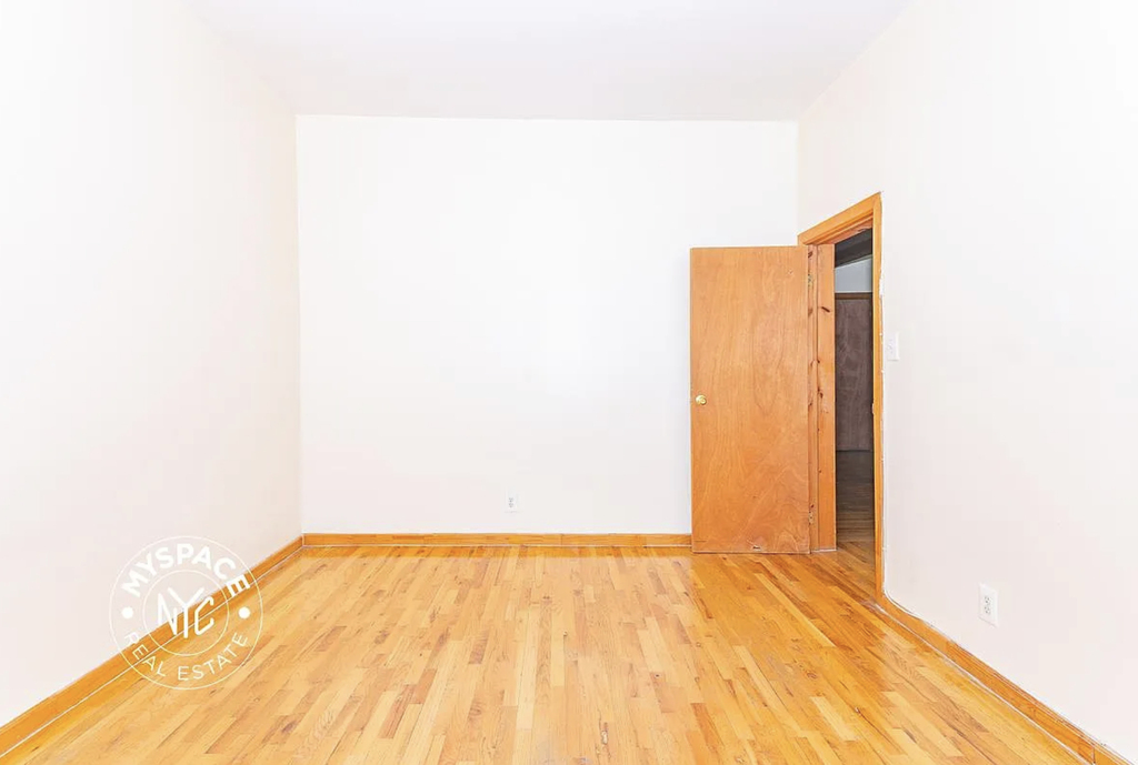 126 Graham Avenue - Photo 5