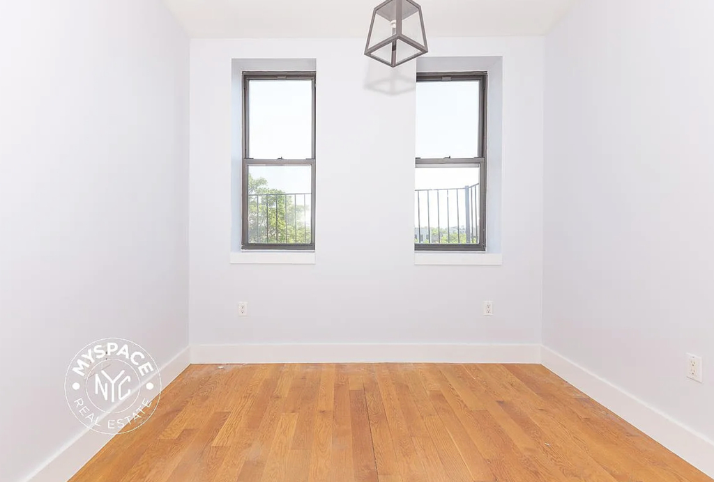 462 Pulaski Street - Photo 3