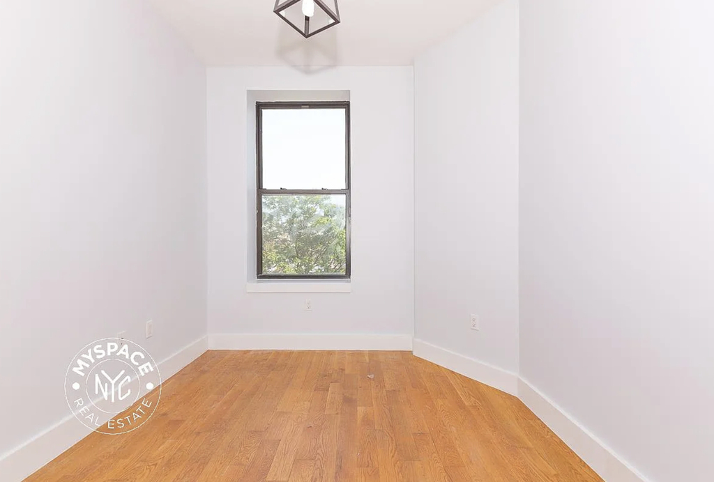 462 Pulaski Street - Photo 1