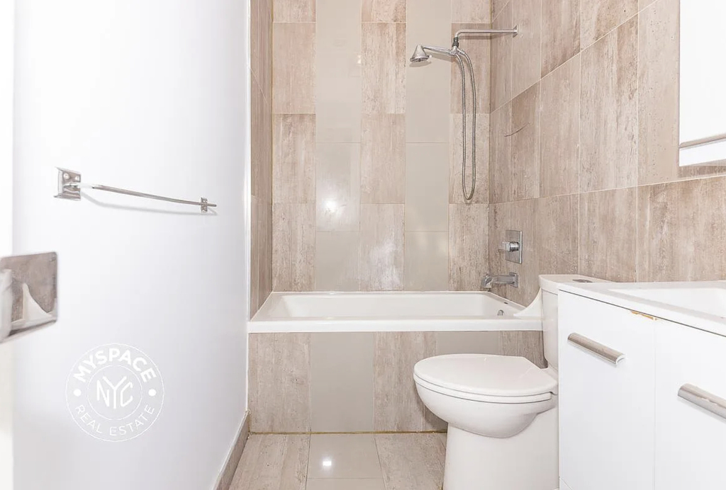 462 Pulaski Street - Photo 6