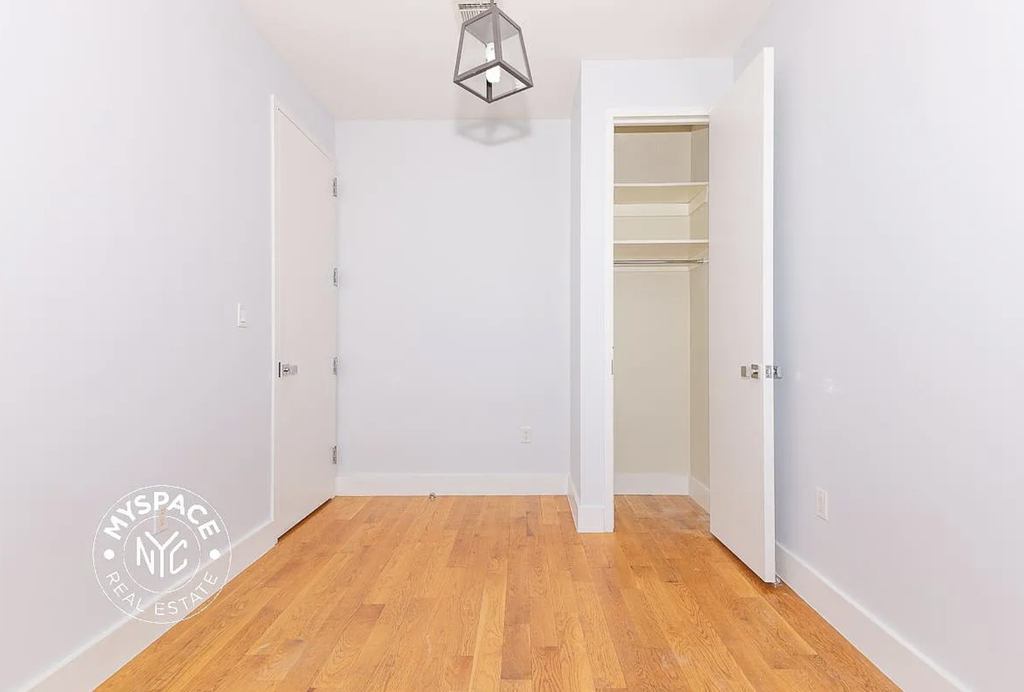 462 Pulaski Street - Photo 2