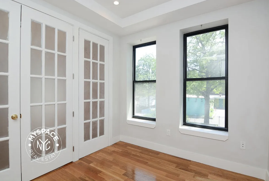 951 Prospect Place - Photo 2