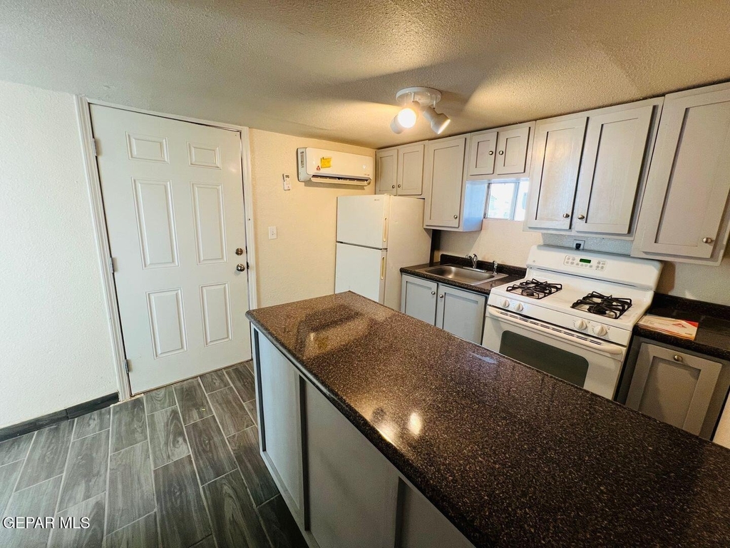 7182 Ponce Drive - Photo 3