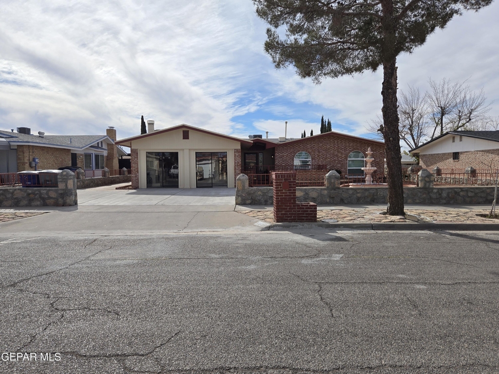 11188 Shoreline Drive - Photo 3
