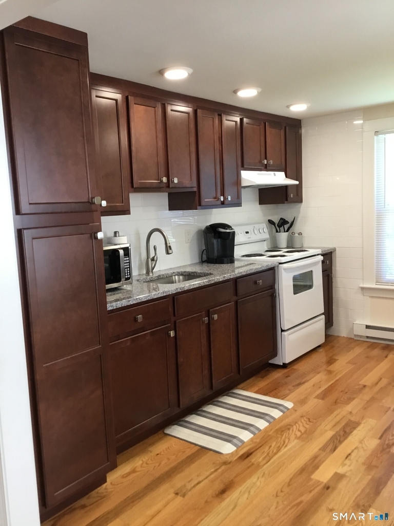 200 Main Street - Photo 2