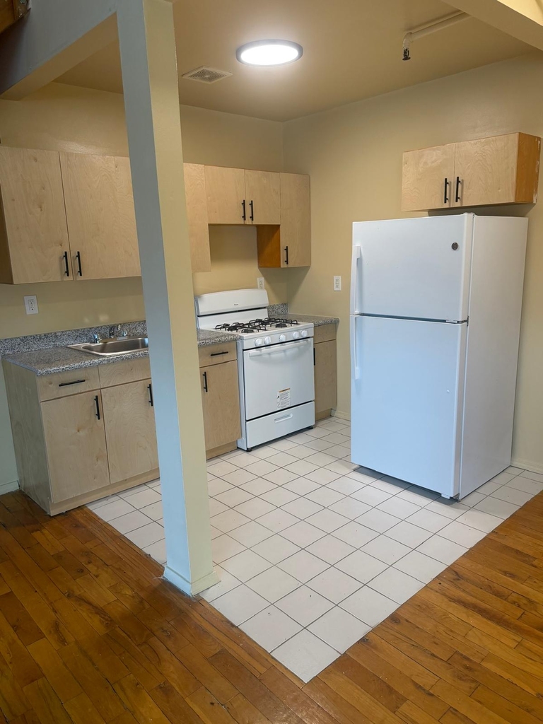 McLean Avenue - Photo 0