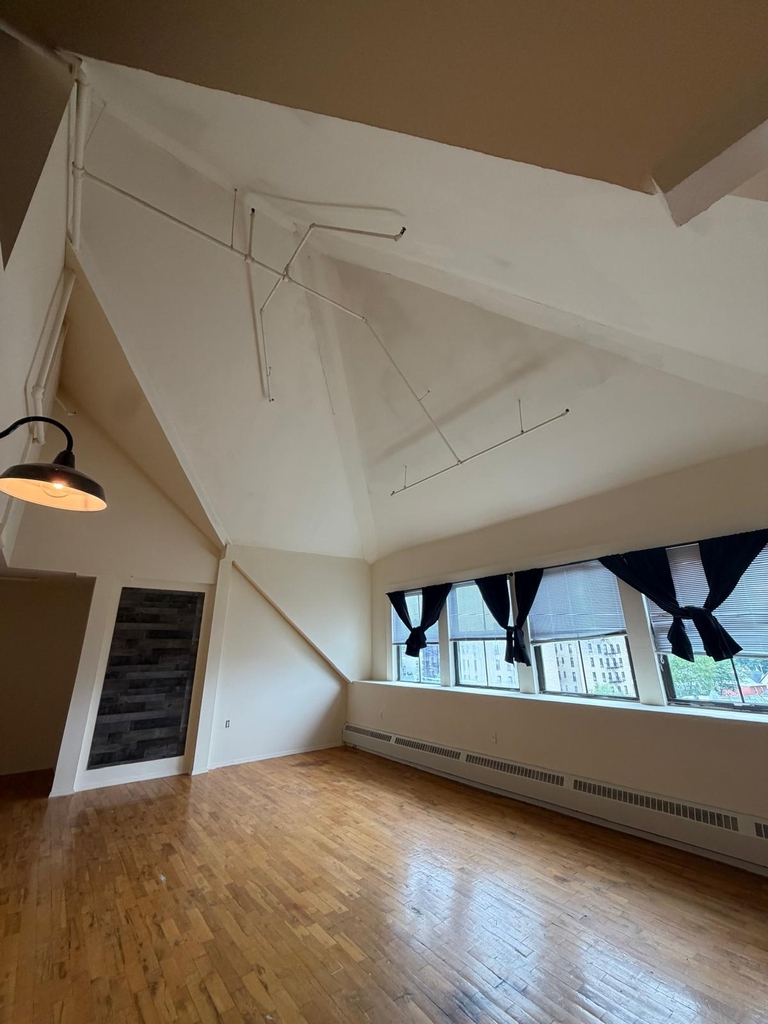 McLean Avenue - Photo 2
