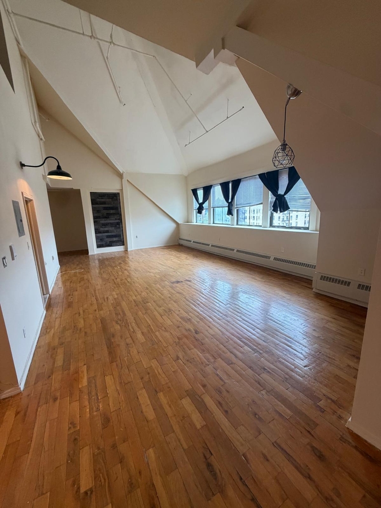 McLean Avenue - Photo 3