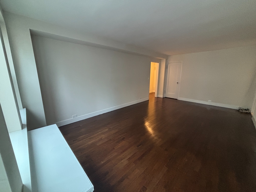 328 East 43rd Street - Photo 2