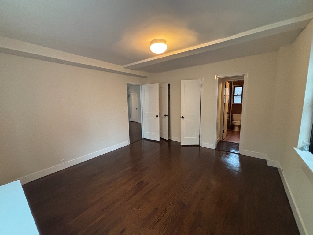 328 East 43rd Street - Photo 7