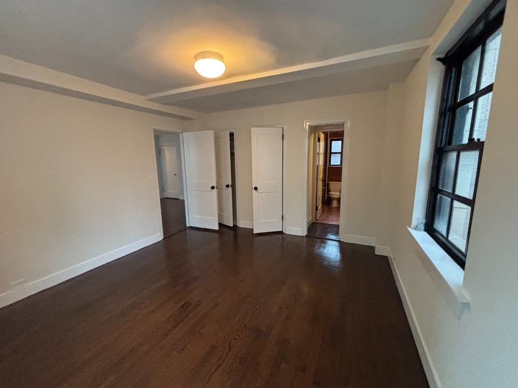 328 East 43rd Street - Photo 8