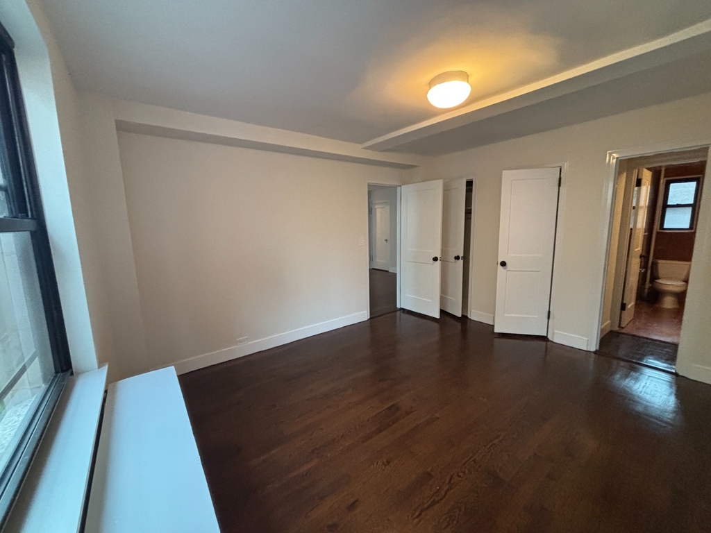 328 East 43rd Street - Photo 9