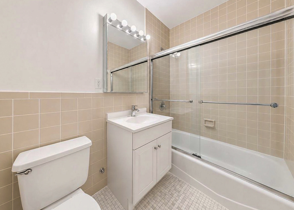 225 East 10th Street - Photo 3