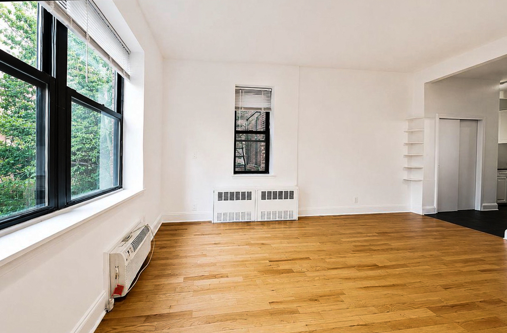 225 East 10th Street - Photo 2