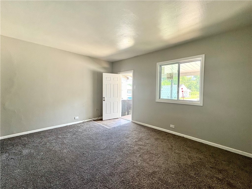 594 E Madison St - Photo 3